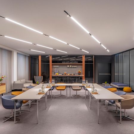 Andaz Munich Schwabinger Tor, By Hyatt Hotel Екстериор снимка The interior of the 100 East 53rd Street building