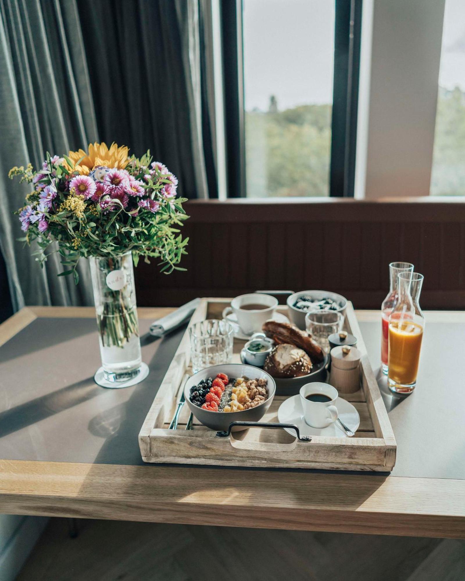 Andaz Munich Schwabinger Tor, By Hyatt Hotel Екстериор снимка Room service