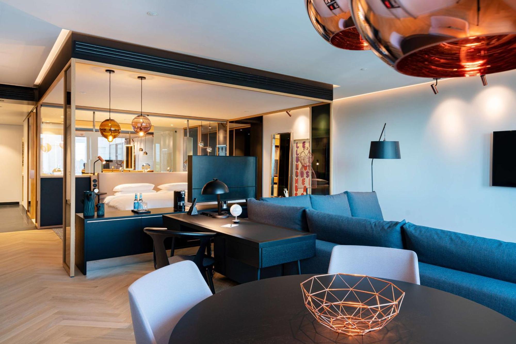 Andaz Munich Schwabinger Tor, By Hyatt Hotel Екстериор снимка The interior of a suite at the hotel