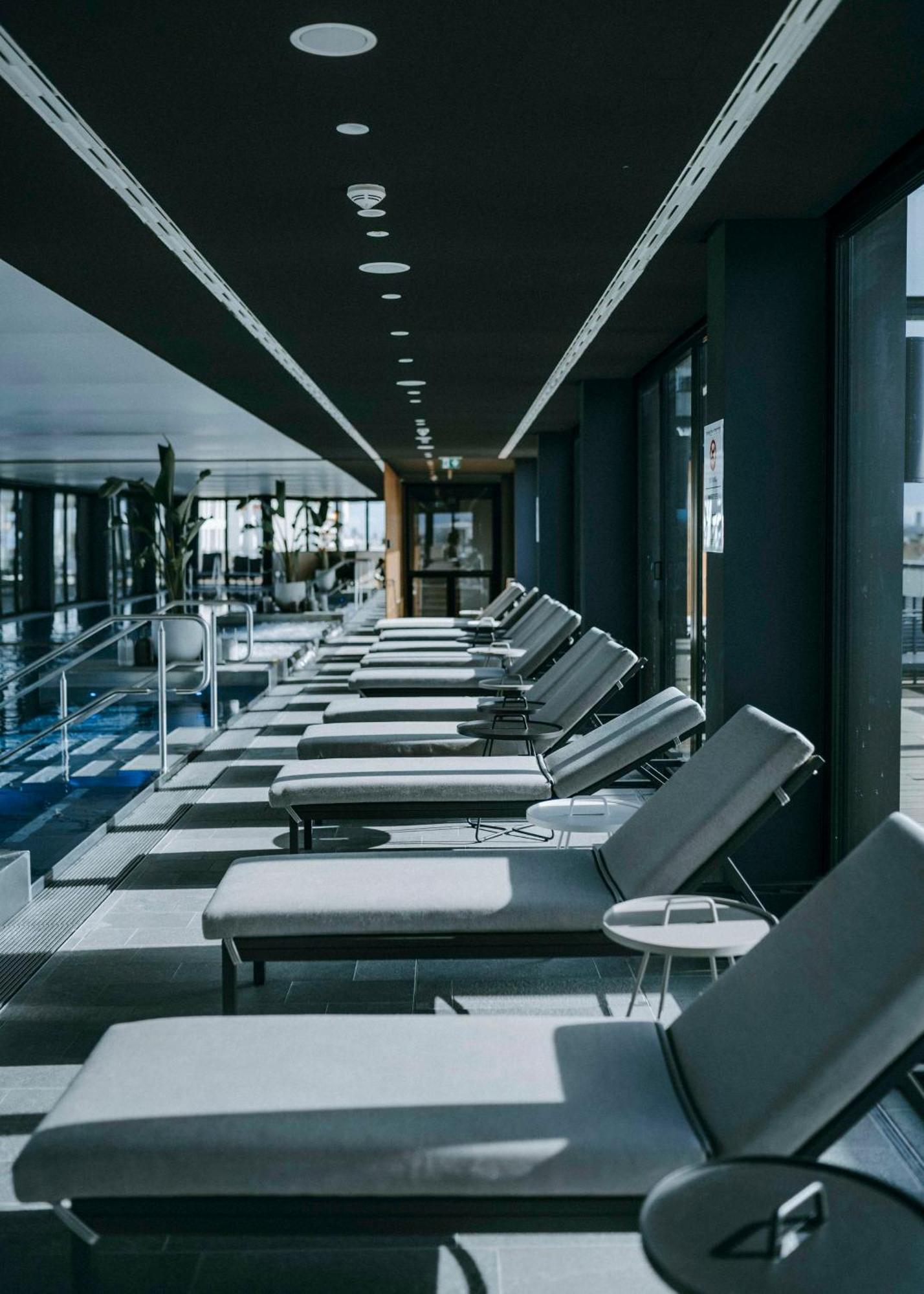 Andaz Munich Schwabinger Tor, By Hyatt Hotel Екстериор снимка The pool at the 1018