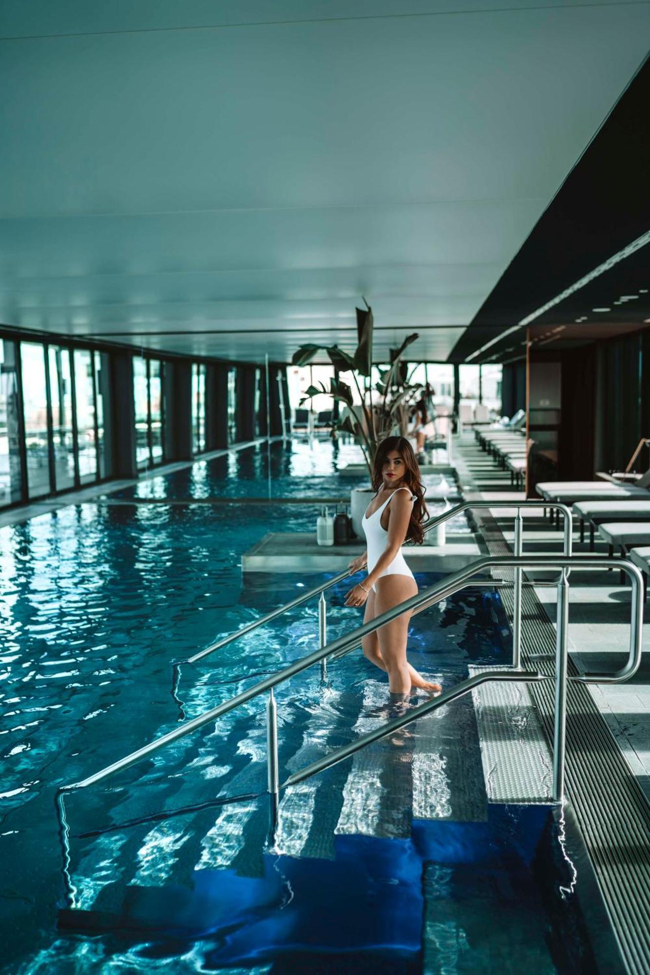 Andaz Munich Schwabinger Tor, By Hyatt Hotel Екстериор снимка The swimming pool at the hotel