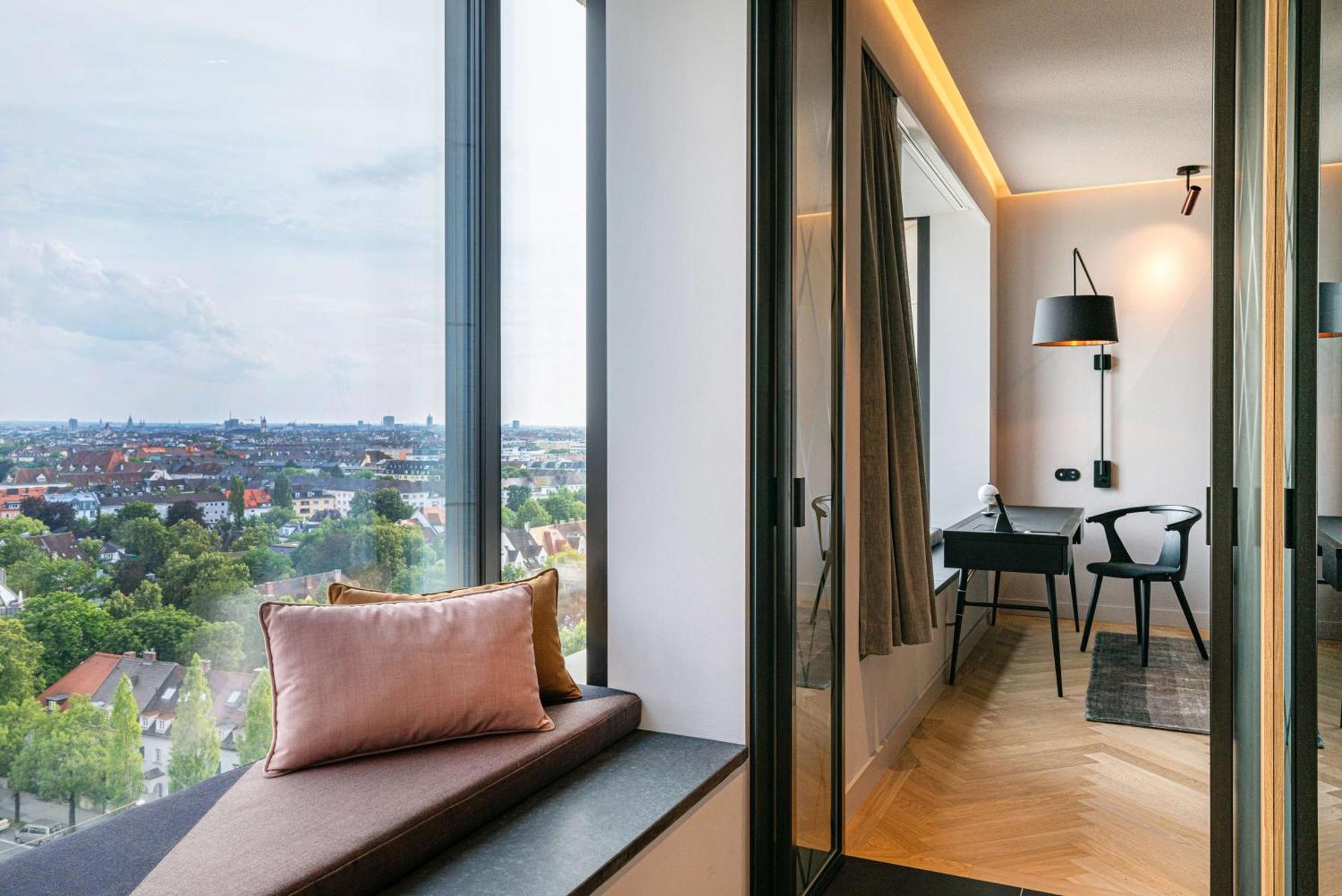 Andaz Munich Schwabinger Tor, By Hyatt Hotel Екстериор снимка A view of the living room from the balcony